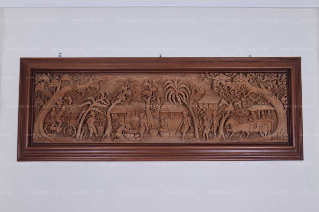 Relife Pasar, Kayu Jati ukiran tangan model aktifitas pasar, 240x13x90cm